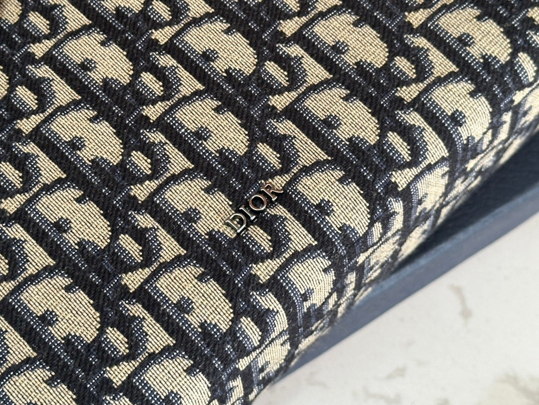 ELEGANT PATTERNED CANVAS SHOULDER BAG WITH LEATHER FLAP