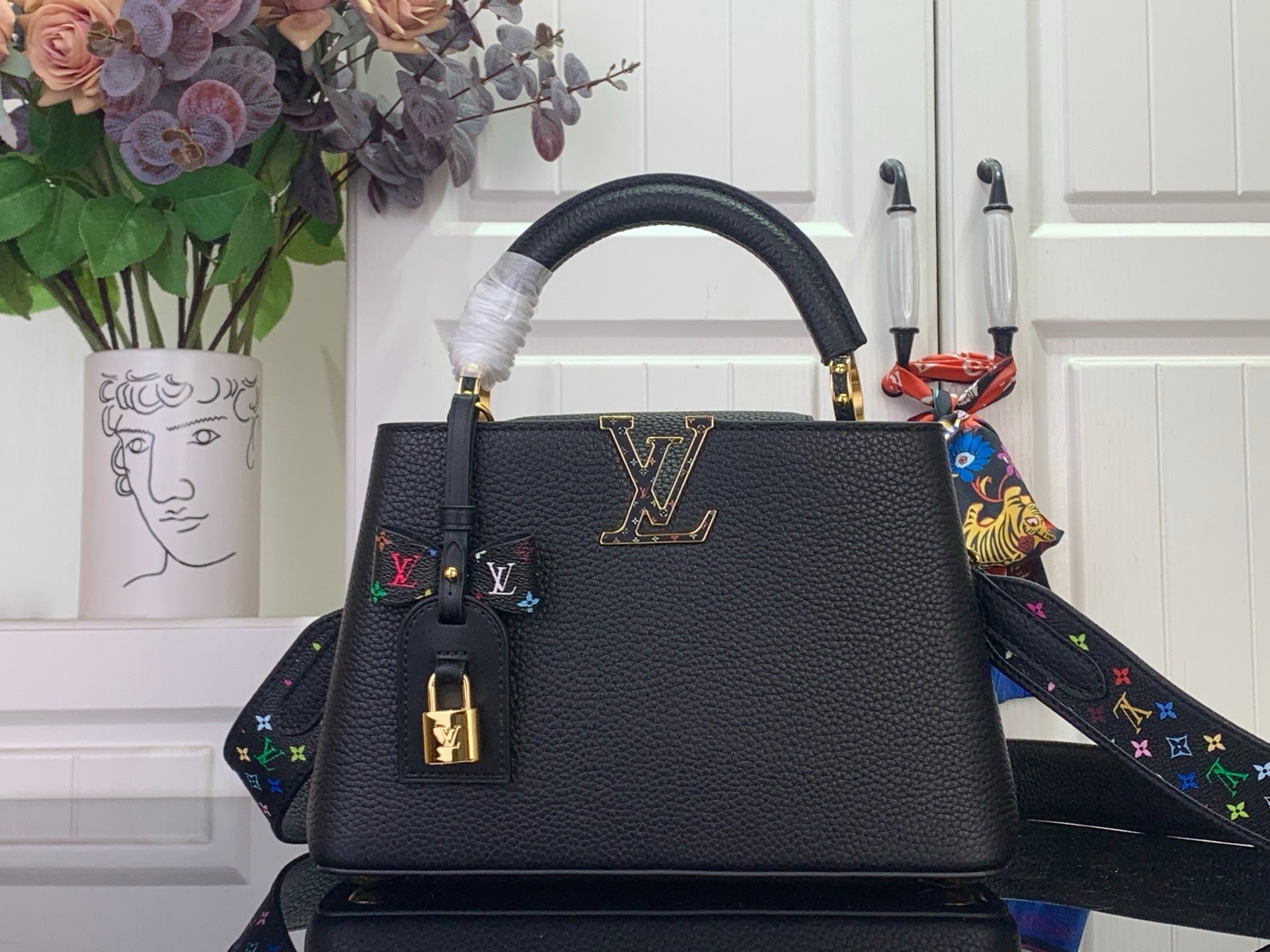 ELEGANT TOP HANDLE STATEMENT BAG