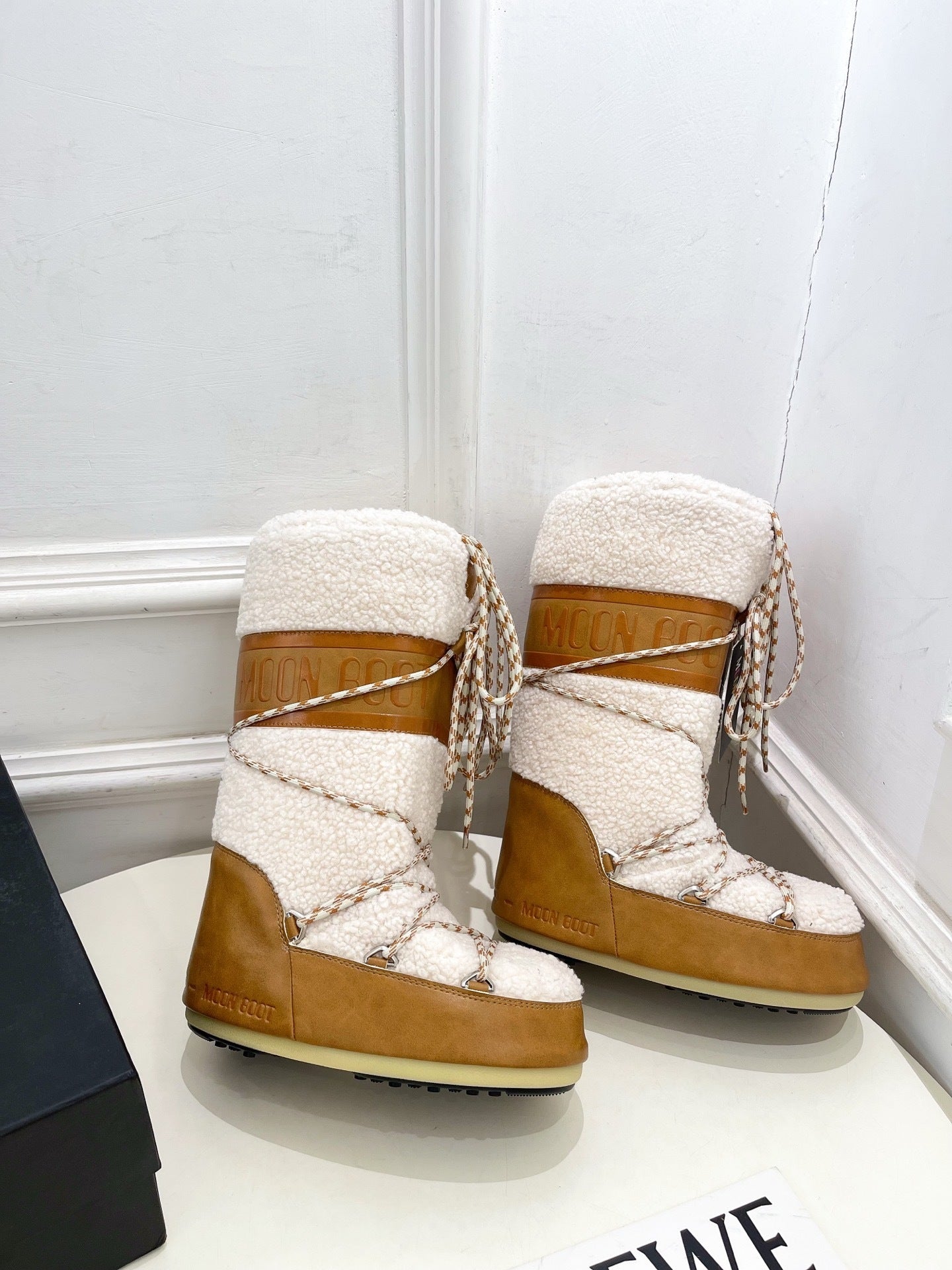 CREAM FAUX FUR LINED WINTER BOOTS WITH TAN SUEDE EFFECT SOLE