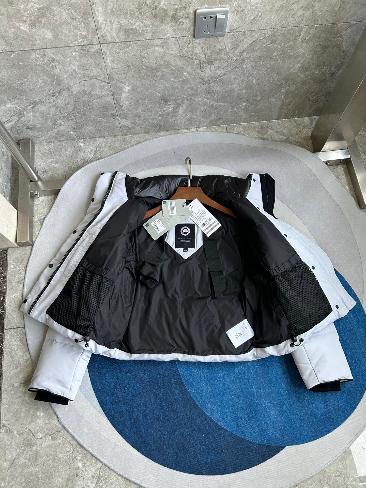 WOMEN’S CROPPED PADDED PUFFER JACKET WITH HIGH NECK