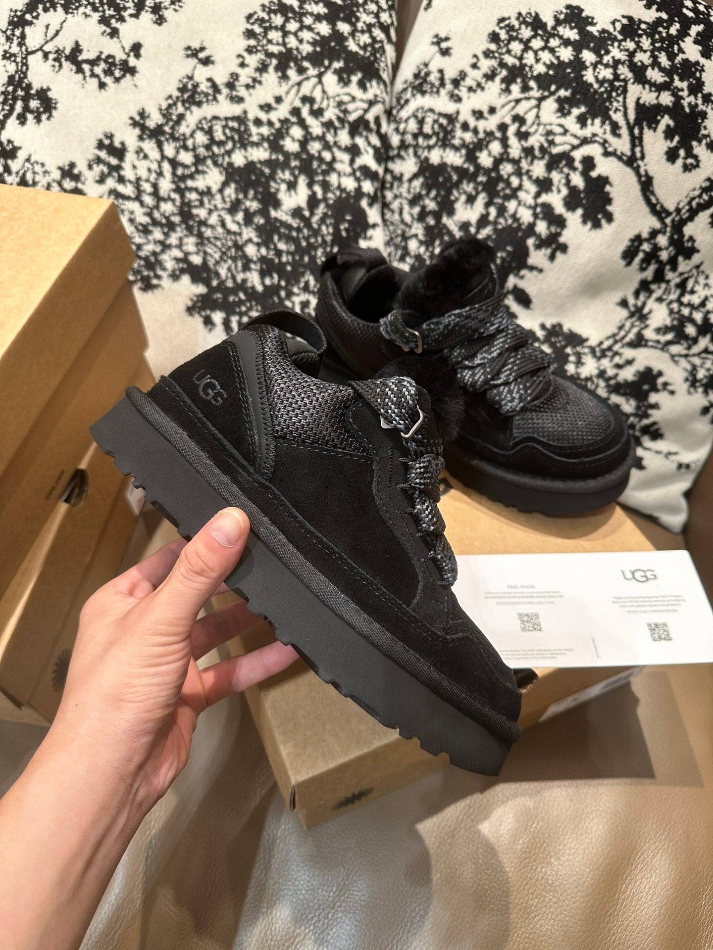 COZY PLATFORM SNEAKERS – BLACK