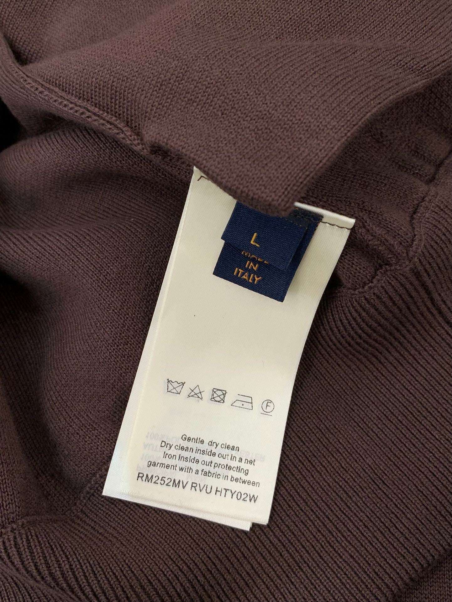 EMBOSSED ZIP-UP KNIT JACKET