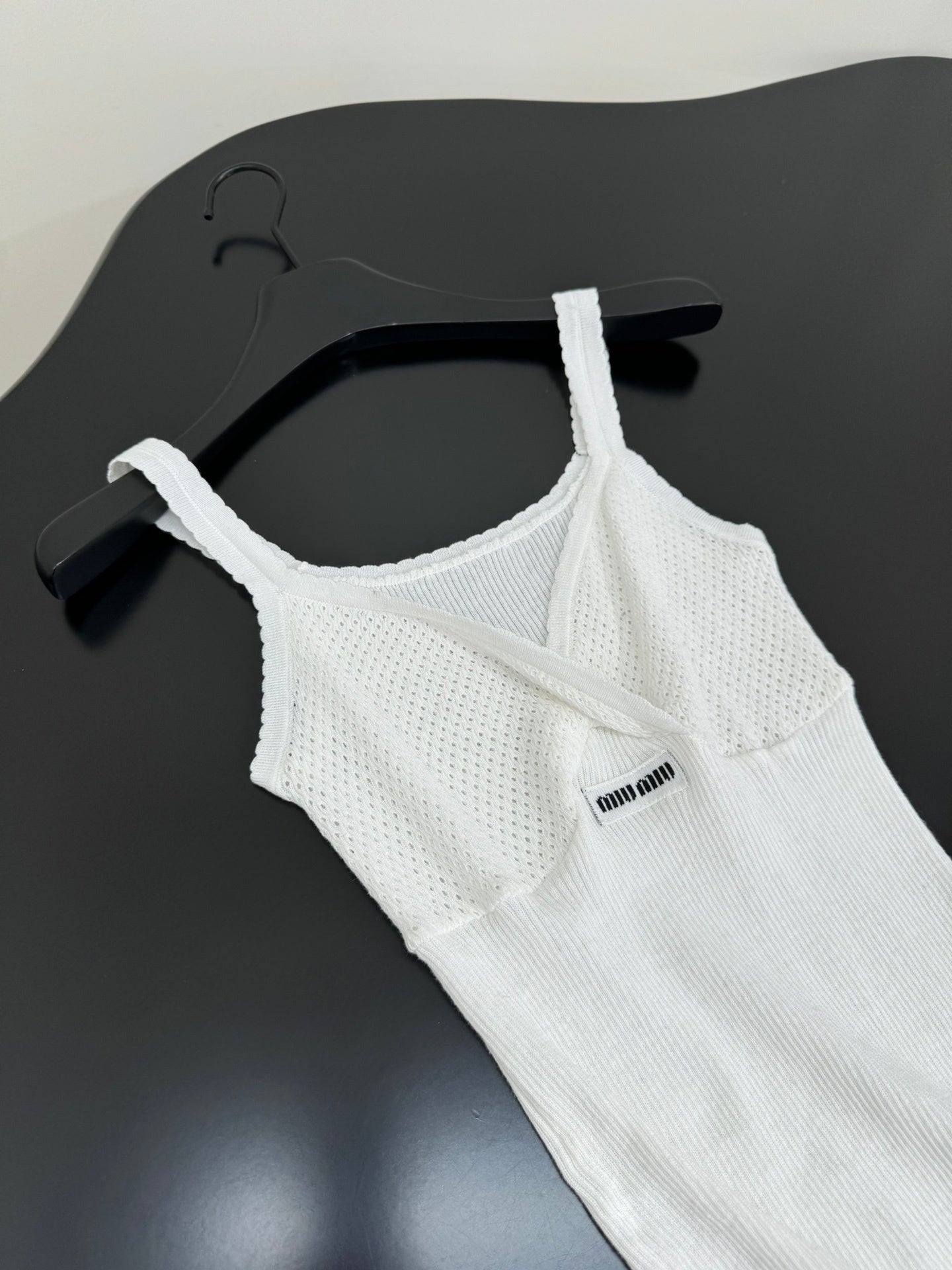 RIBBED KNIT CAMI TOP
