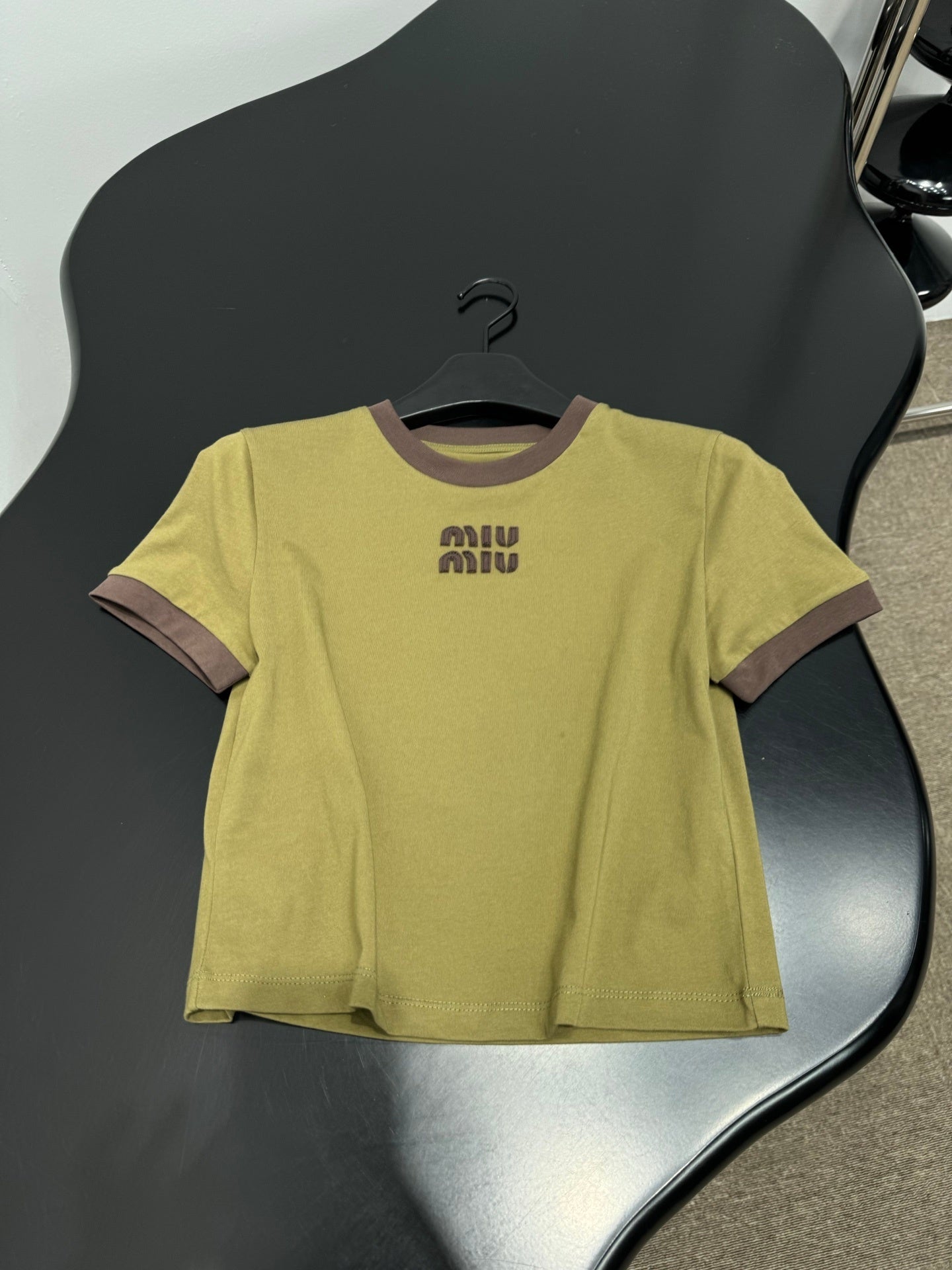 CONTRAST TRIM LOGO CROPPED T-SHIRT