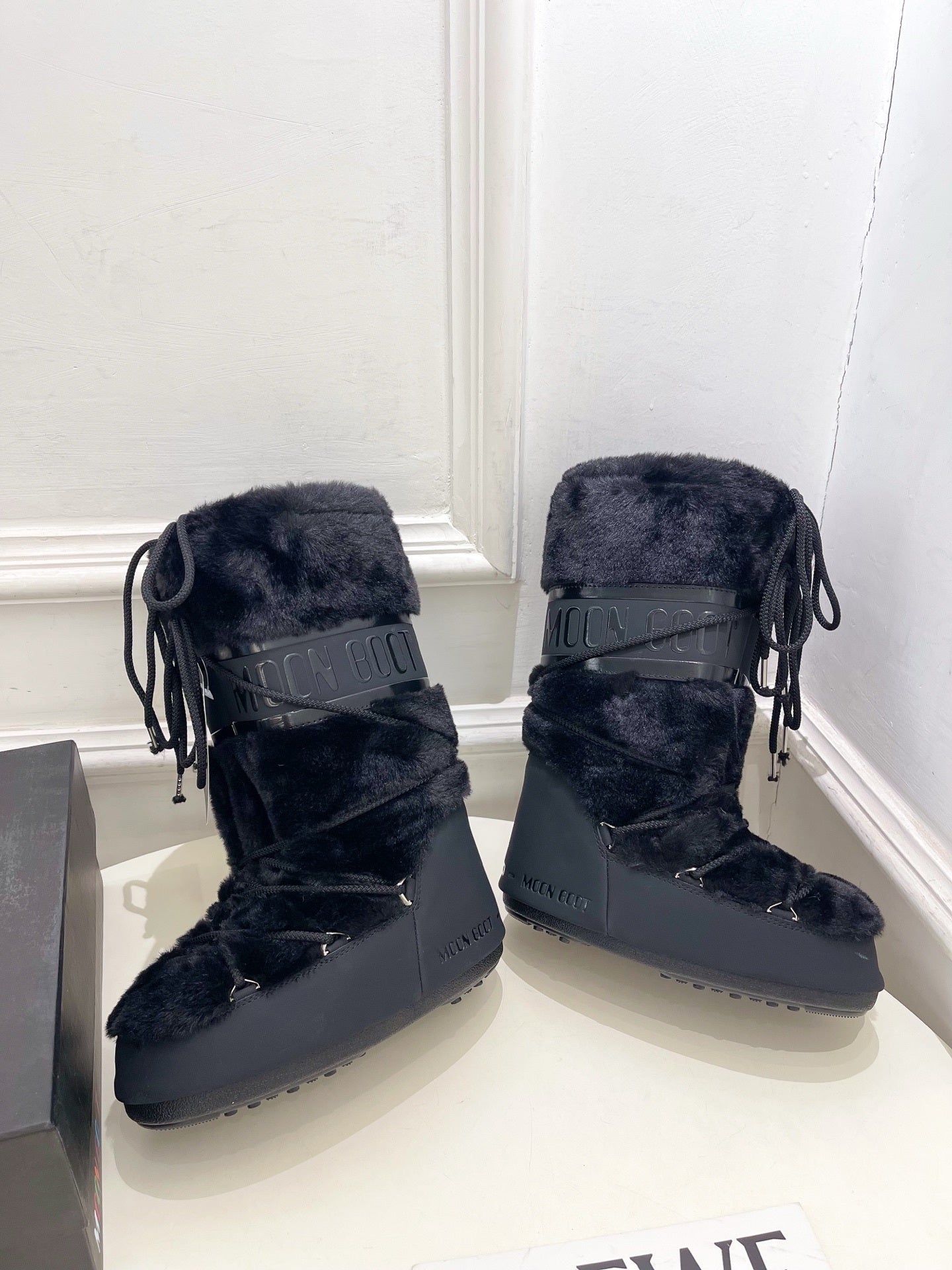 BLACK FAUX FUR LINED WINTER BOOTS