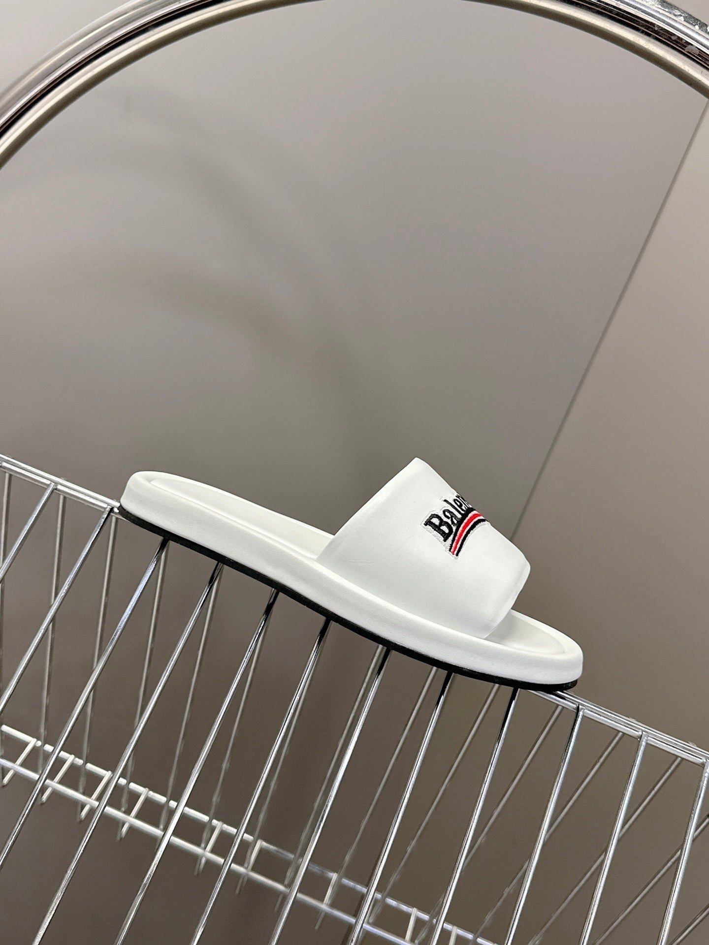 WHITE LOGO SLIDE SANDALS