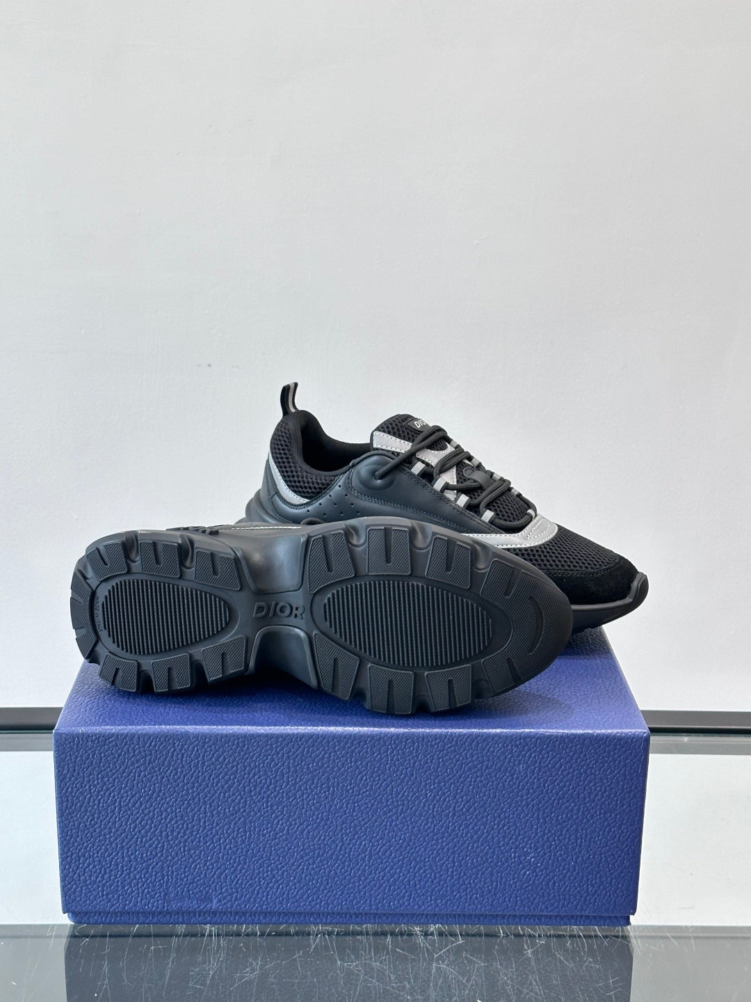 BLACK & GREY DESIGNER RUNNER SNEAKERS