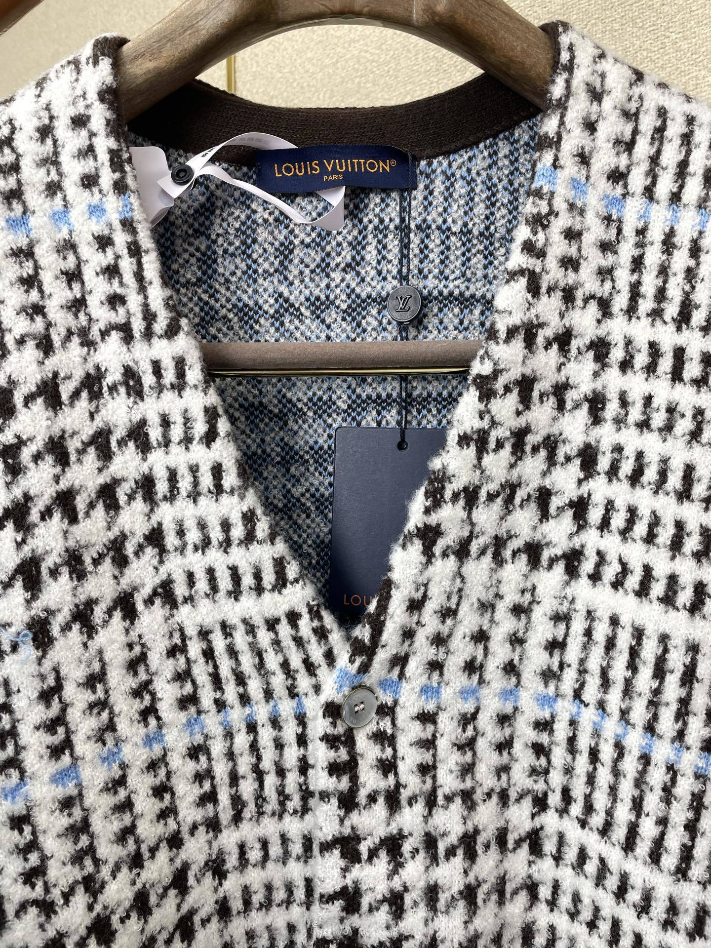 TEXTURED CHECK KNIT BUTTON CARDIGAN