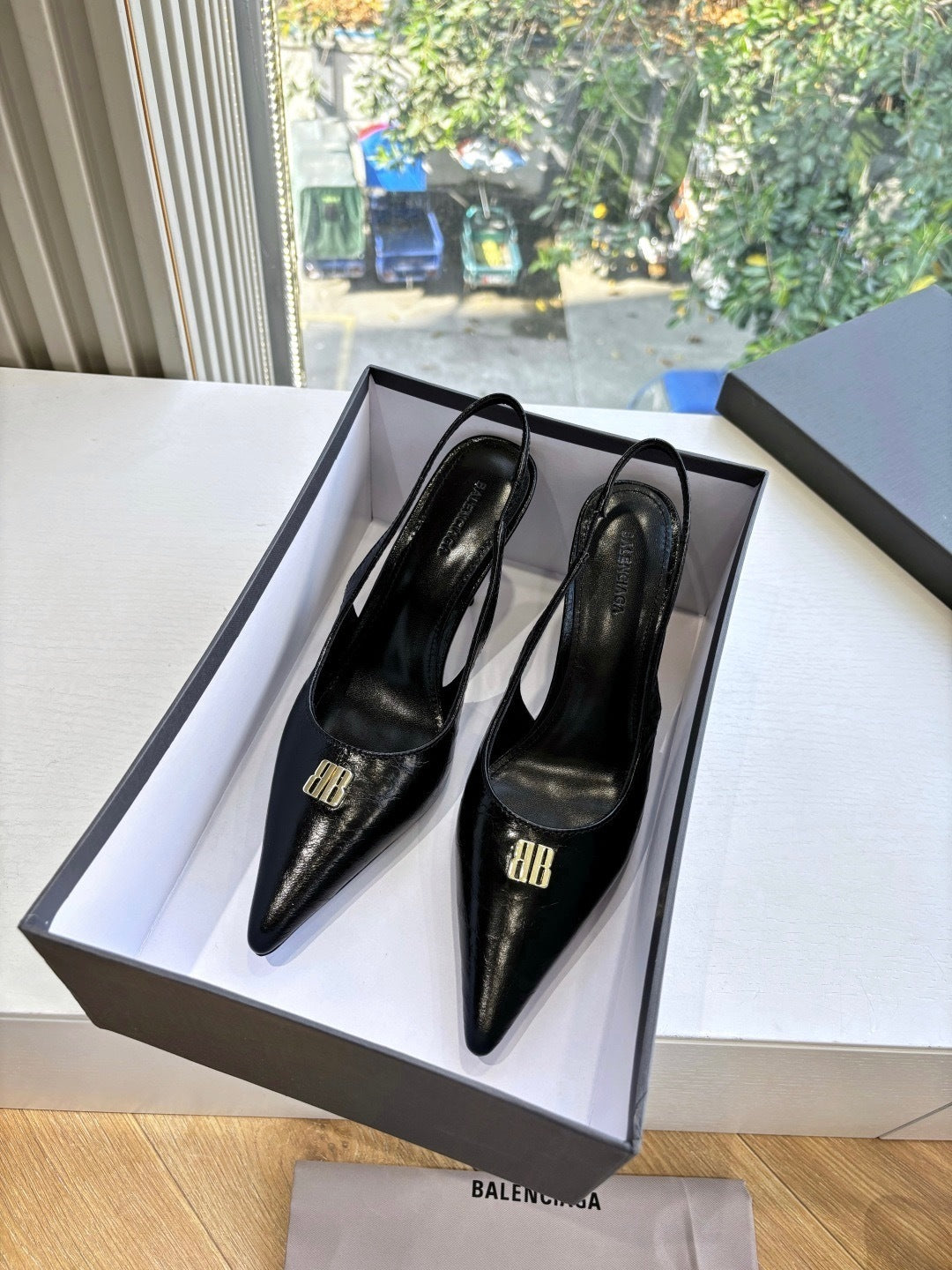 CLASSIC BLACK POINTED-TOE SLINGBACK STILETTO HEELS