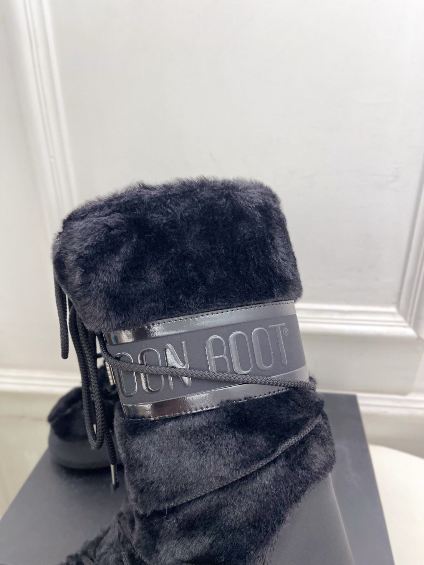 BLACK FAUX FUR LINED WINTER BOOTS