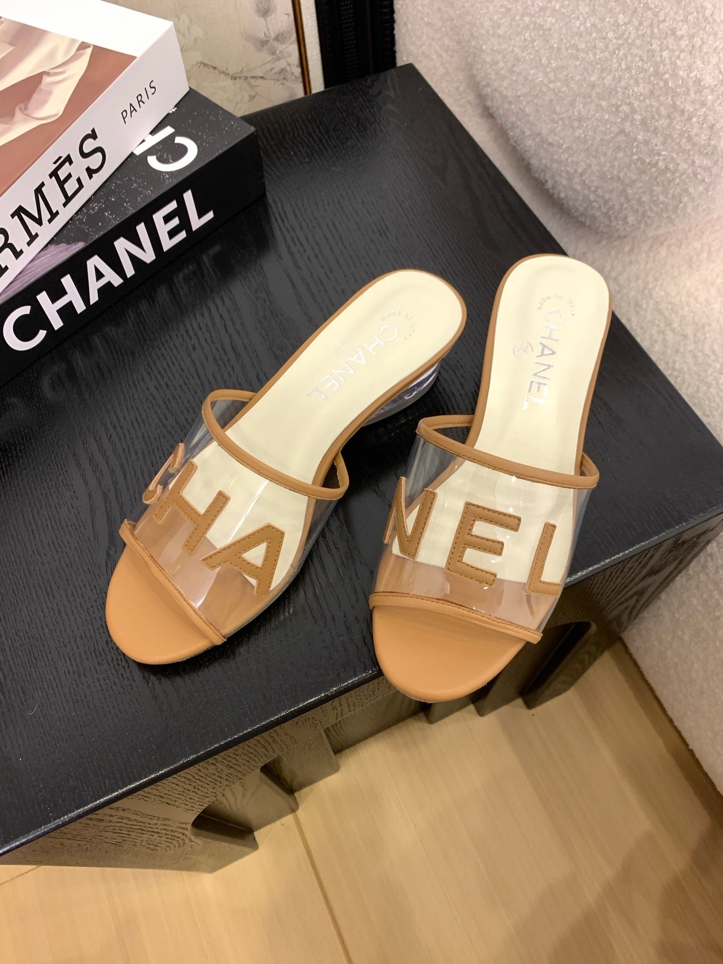 CLEAR LOGO STRAP FLAT SLIDES – TAN