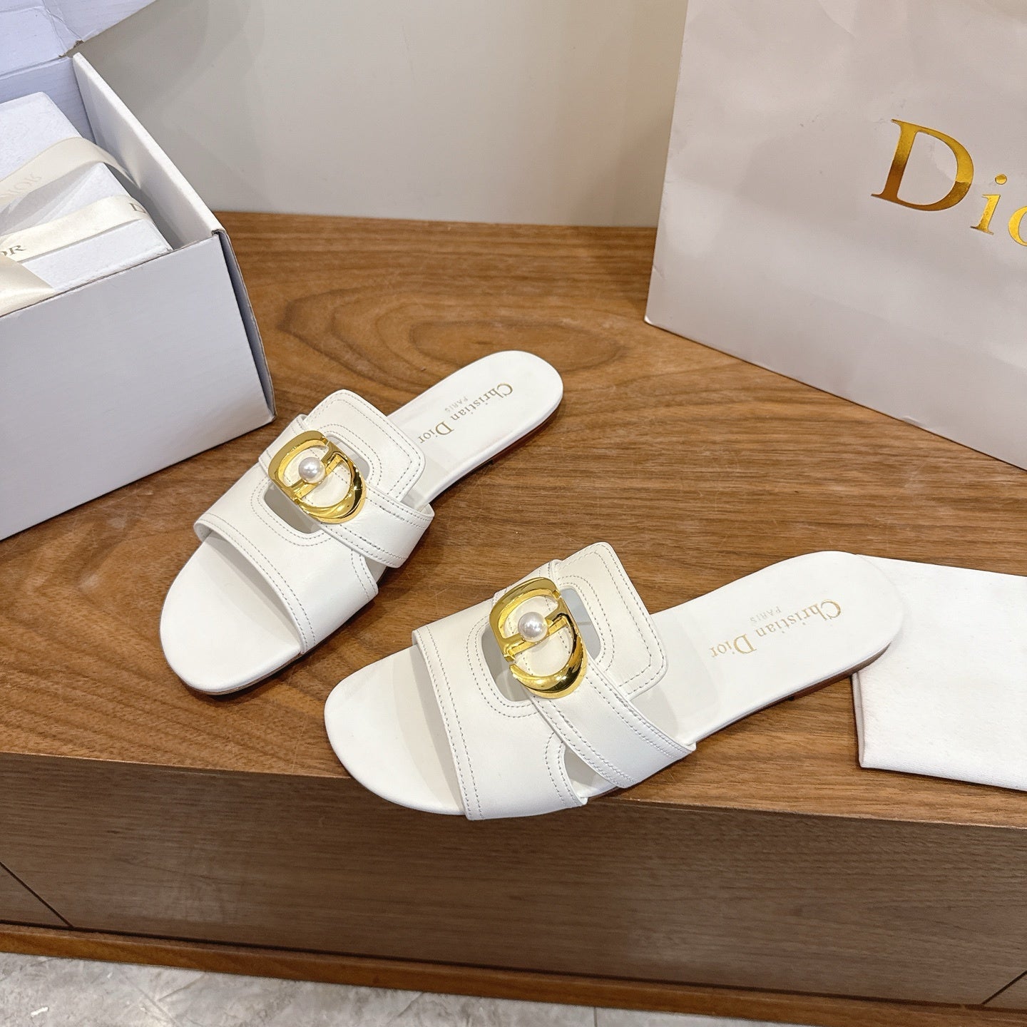 WHITE LEATHER GOLD BUCKLE SLIDE SANDALS