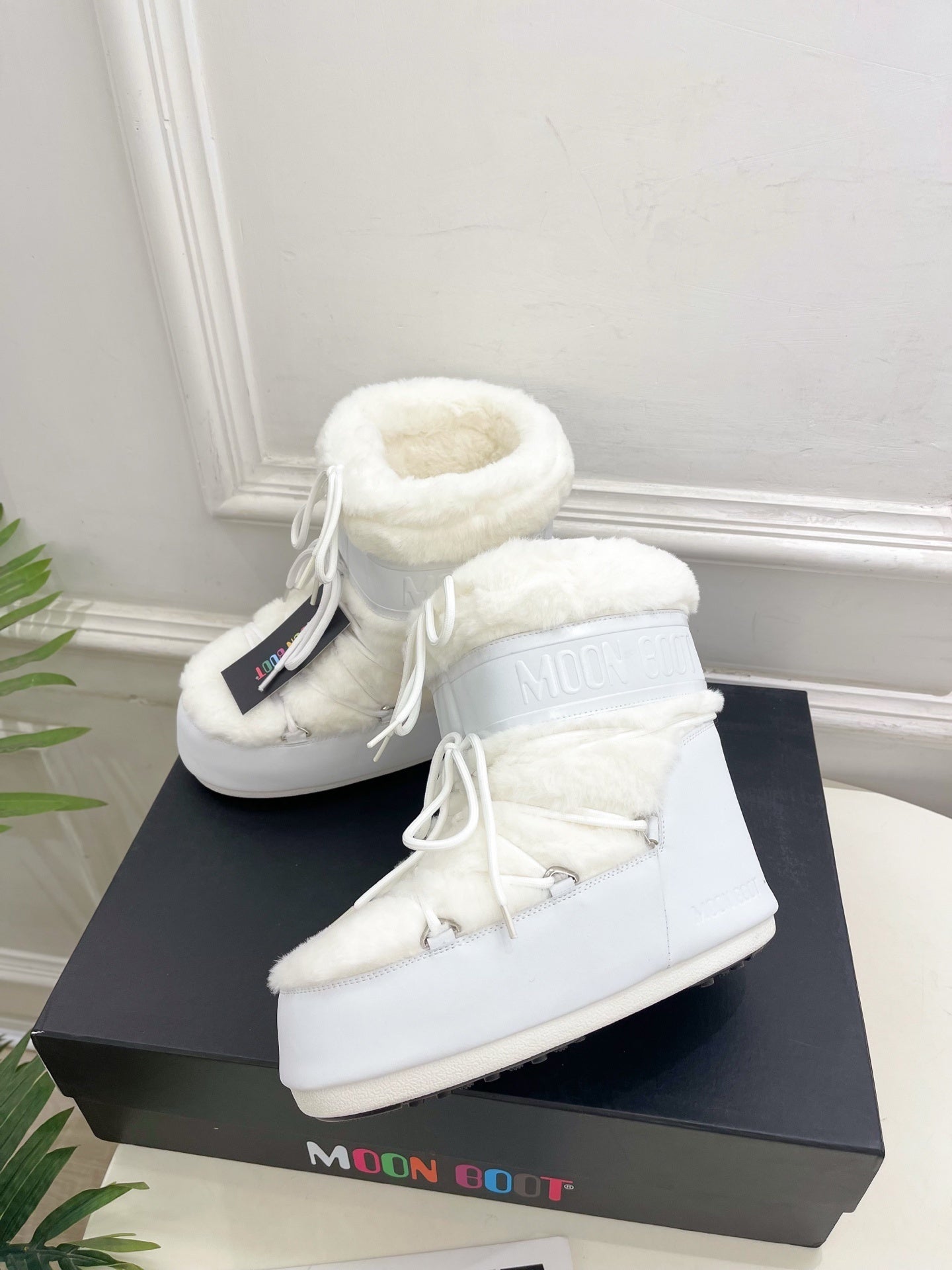 WINTER WHITE BOOTS WITH FAUX FUR LINING