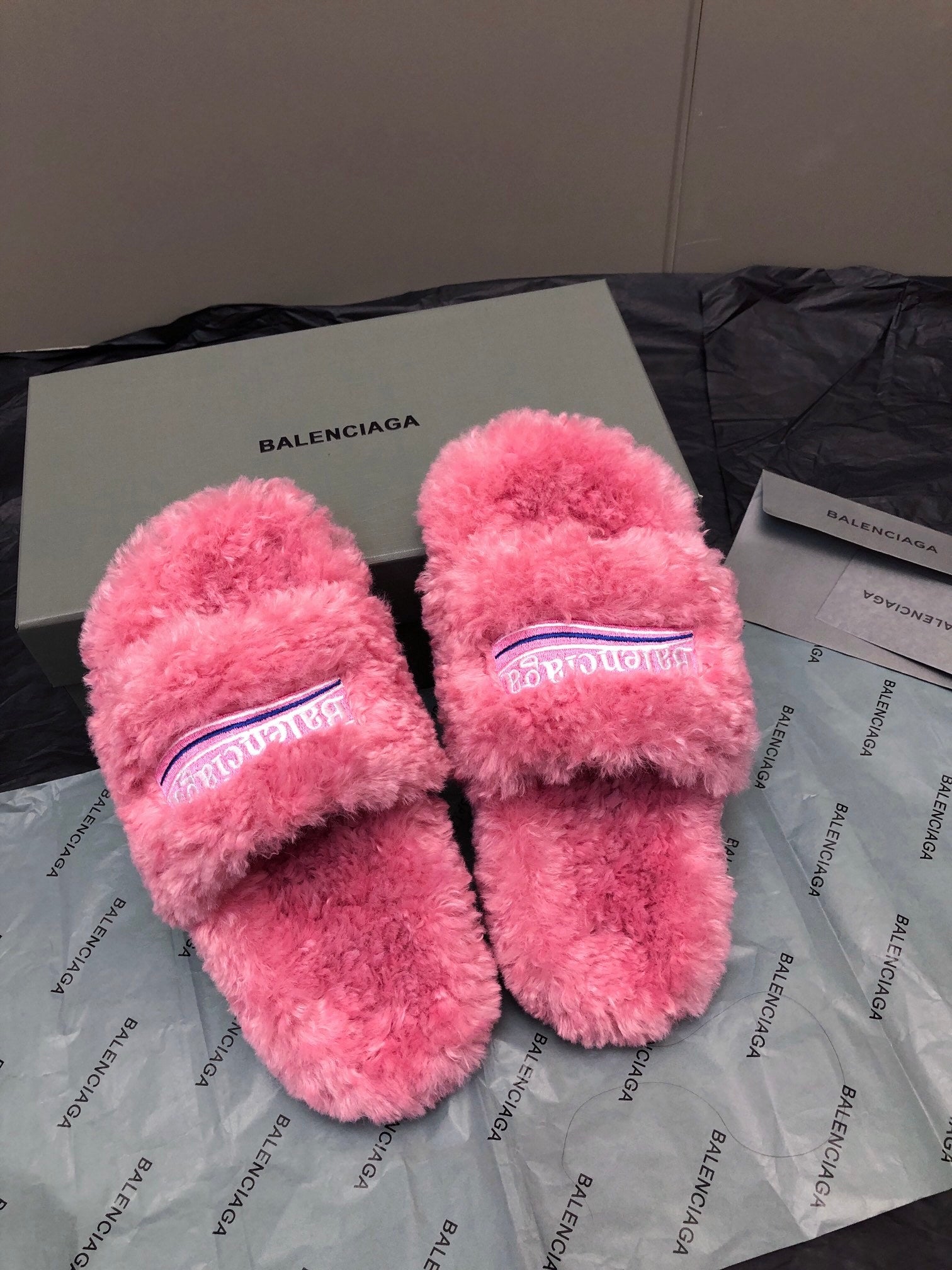 PINK FLUFFY COMFORT SLIDES