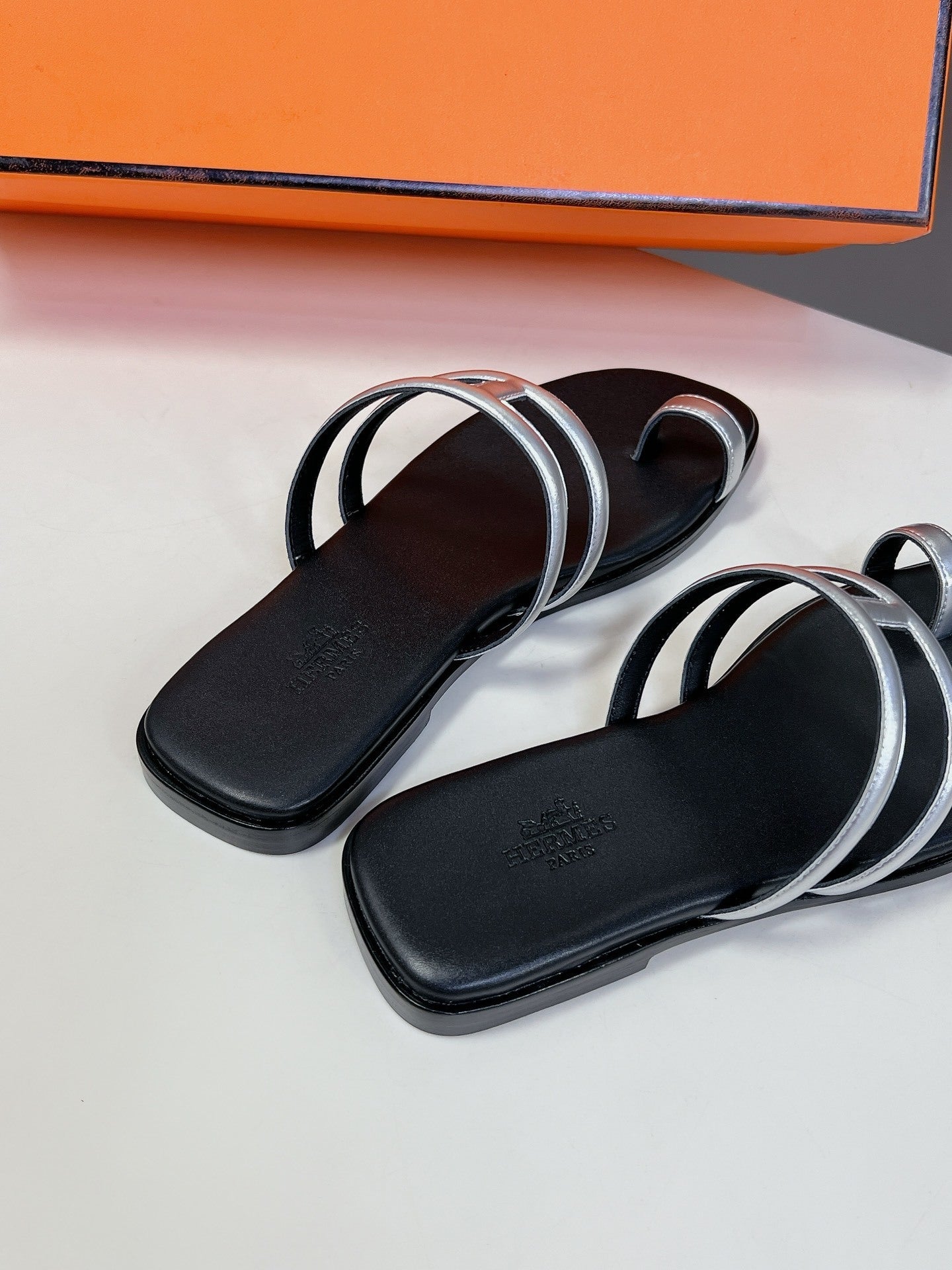BLACK SILVER STRAP SANDALS