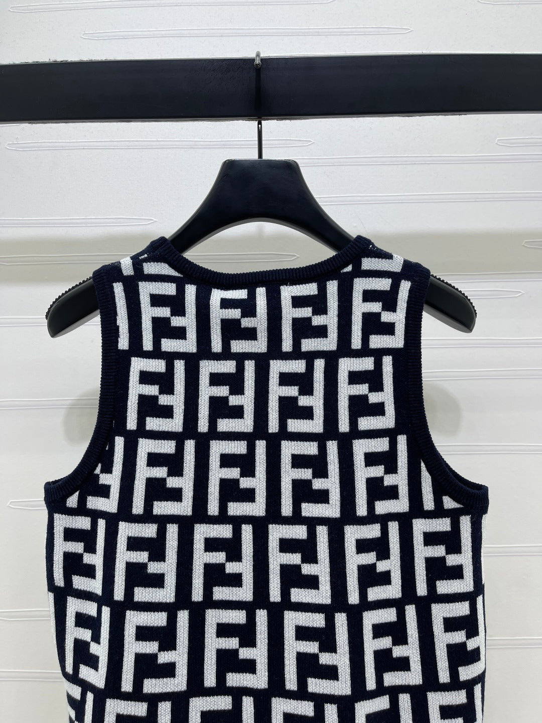 MONOGRAM KNIT LOGO SLEEVELESS TOP