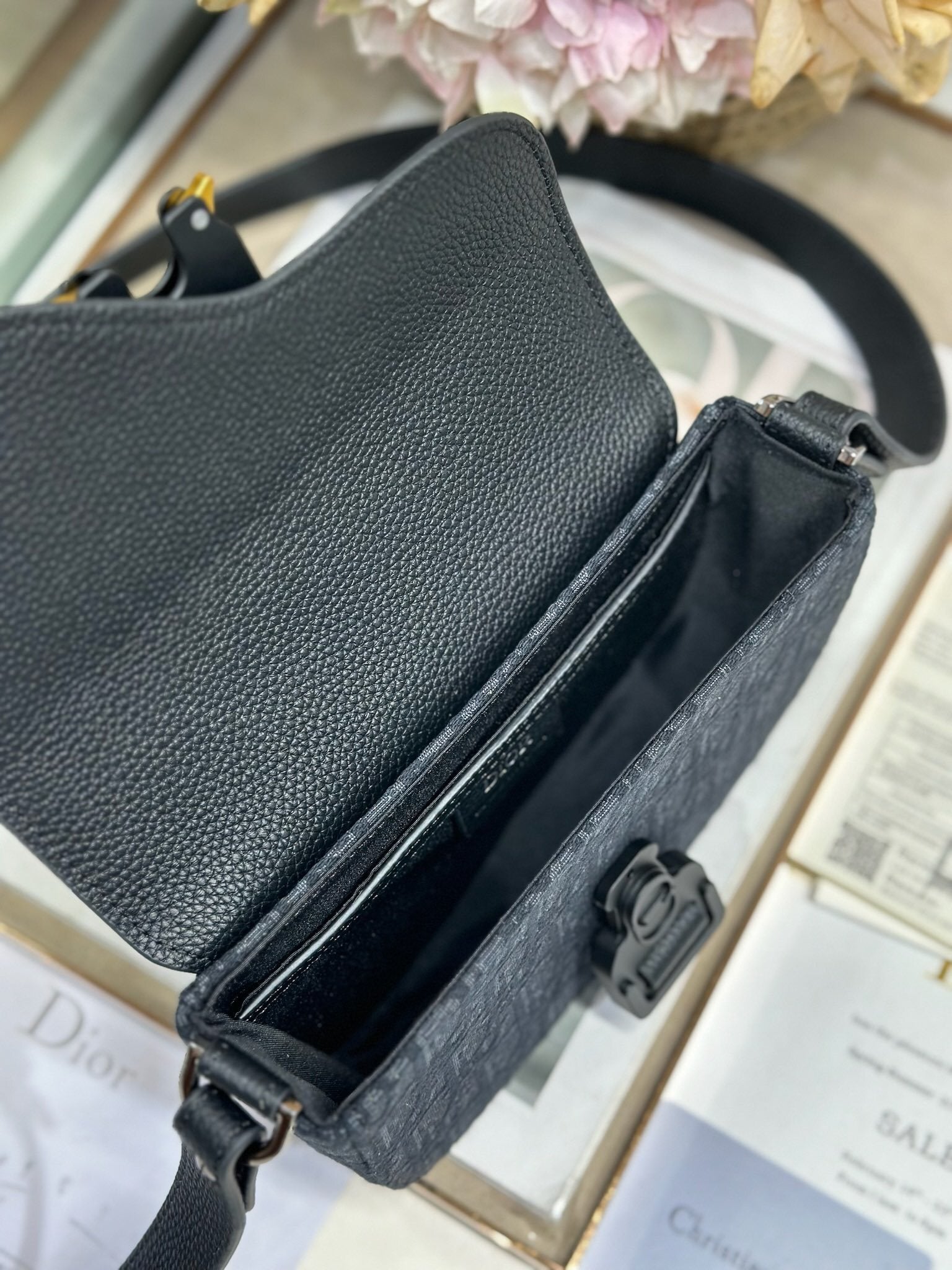 SIGNATURE CANVAS CROSSBODY BAG