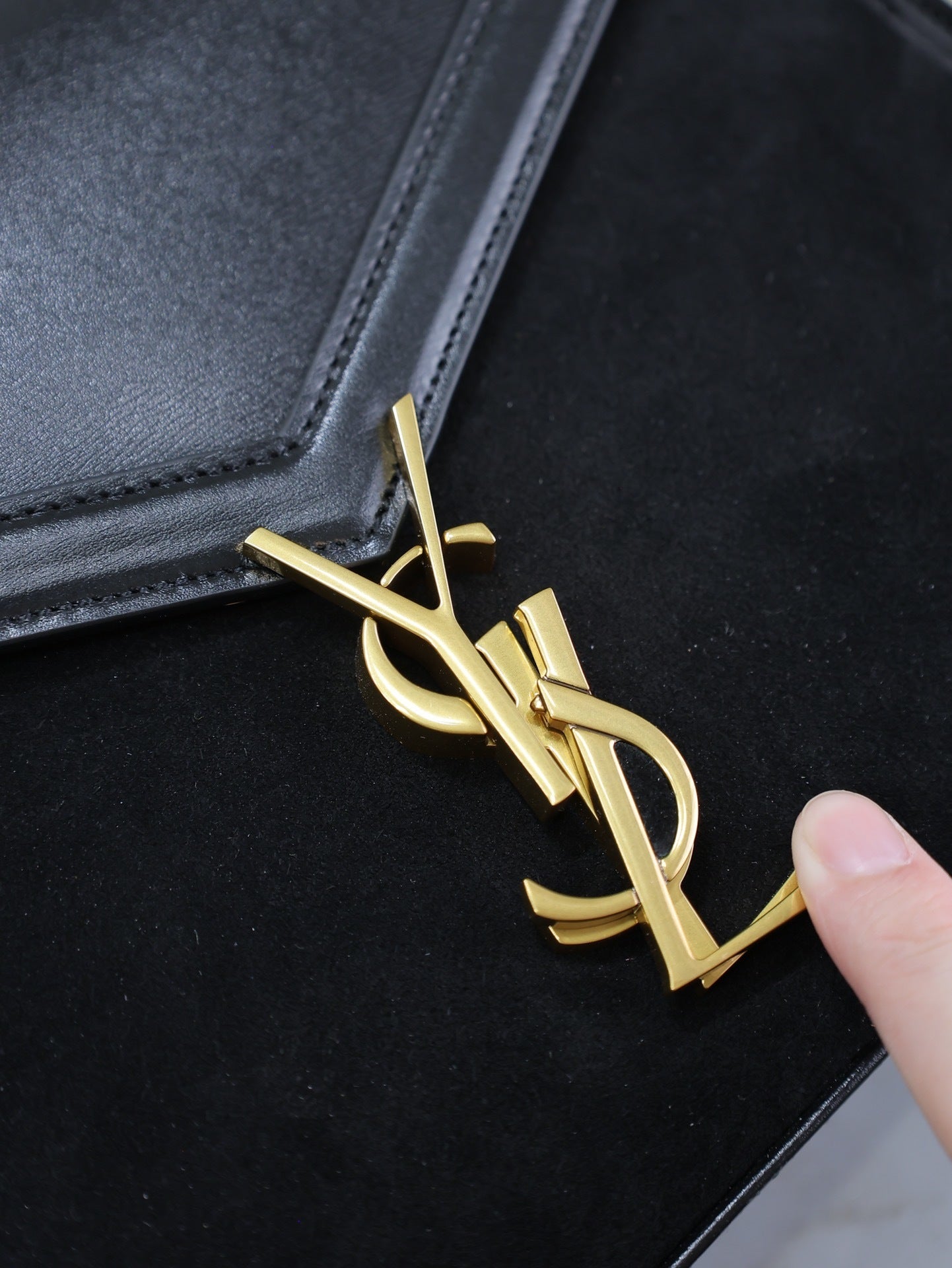 STRUCTURED TOP-HANDLE ENVELOPE BAG