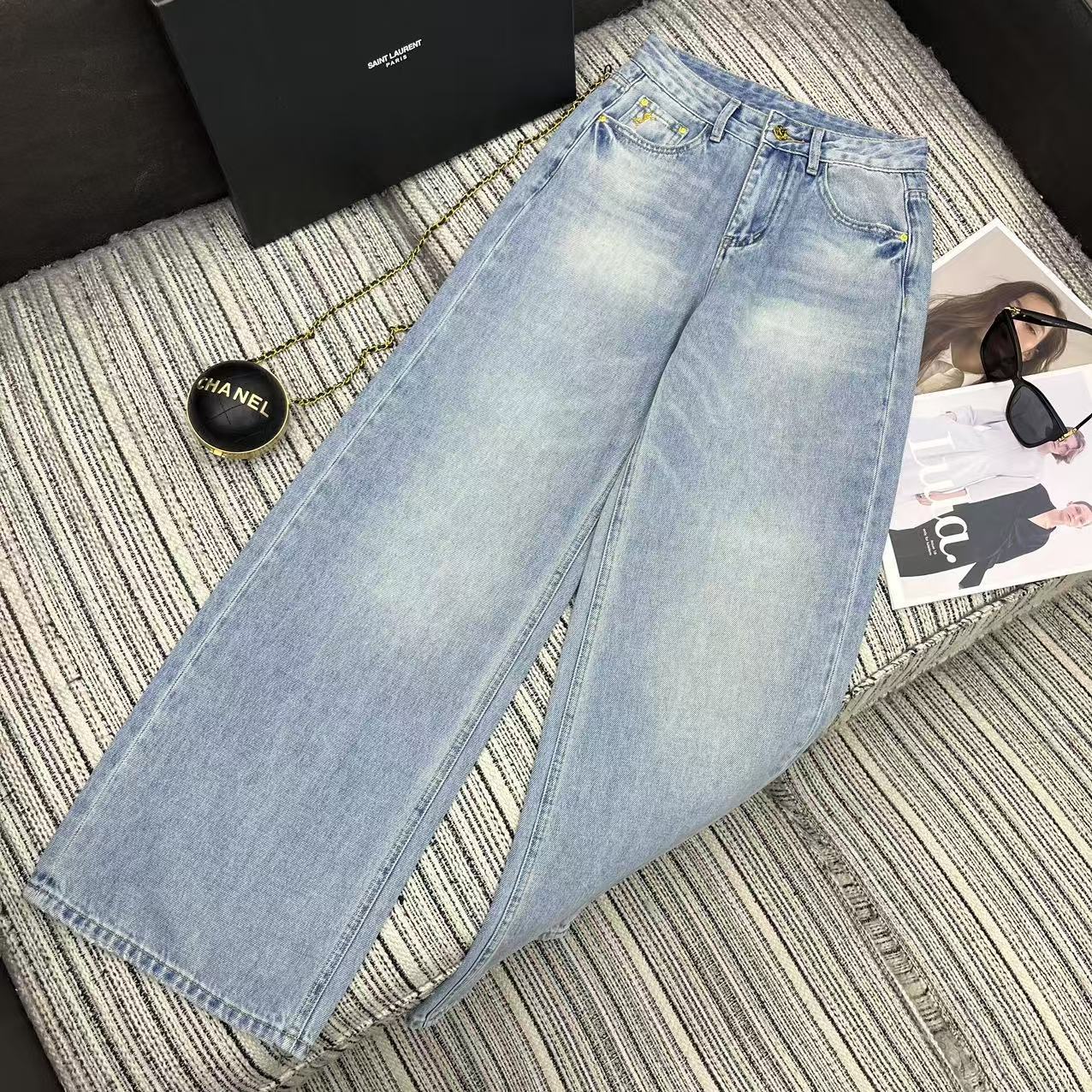 HIGH-WAIST STRAIGHT LEG DENIM JEANS