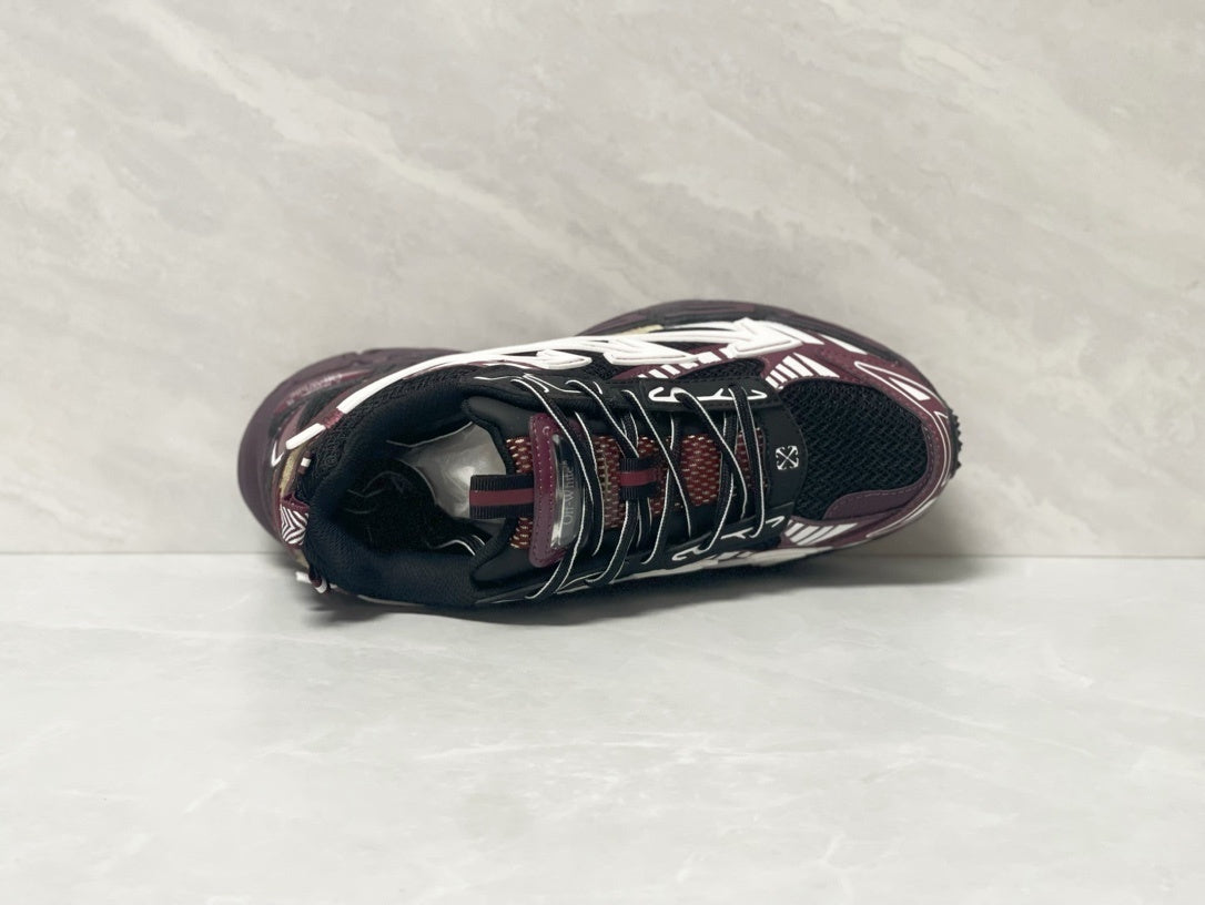 LIGHTWEIGHT TRAIL RUNNING SNEAKERS WITH GRIP SOLE