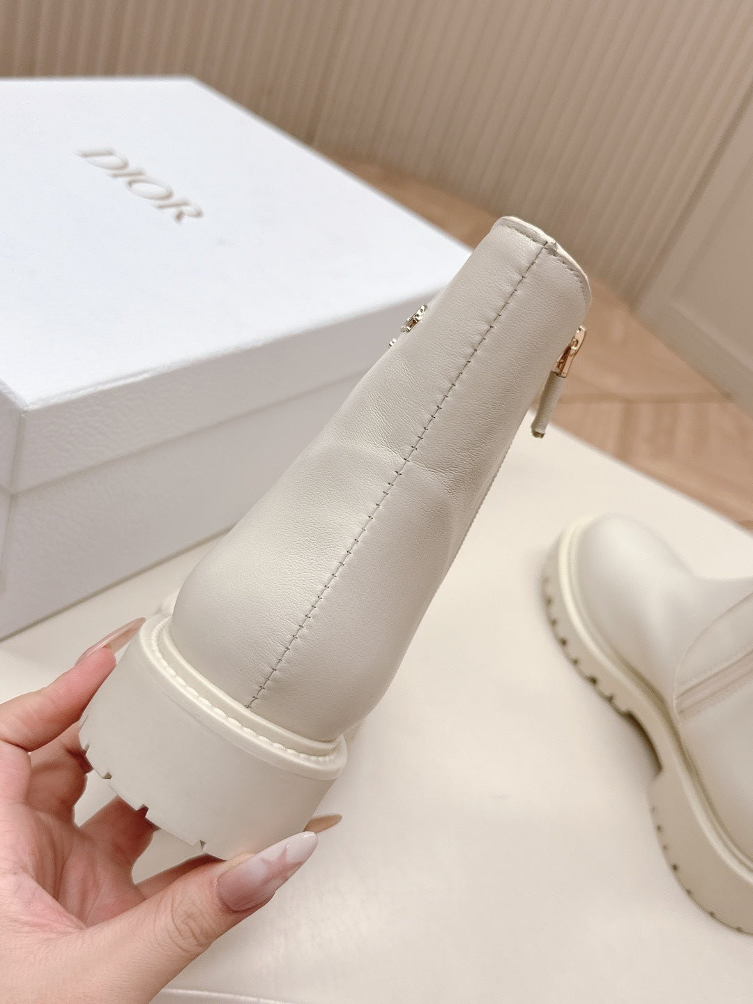 WHITE LEATHER ANKLE BOOTS WITH LUG SOLE