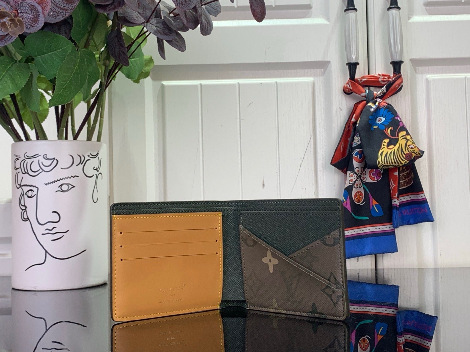 CLASSIC BIFOLD WALLET