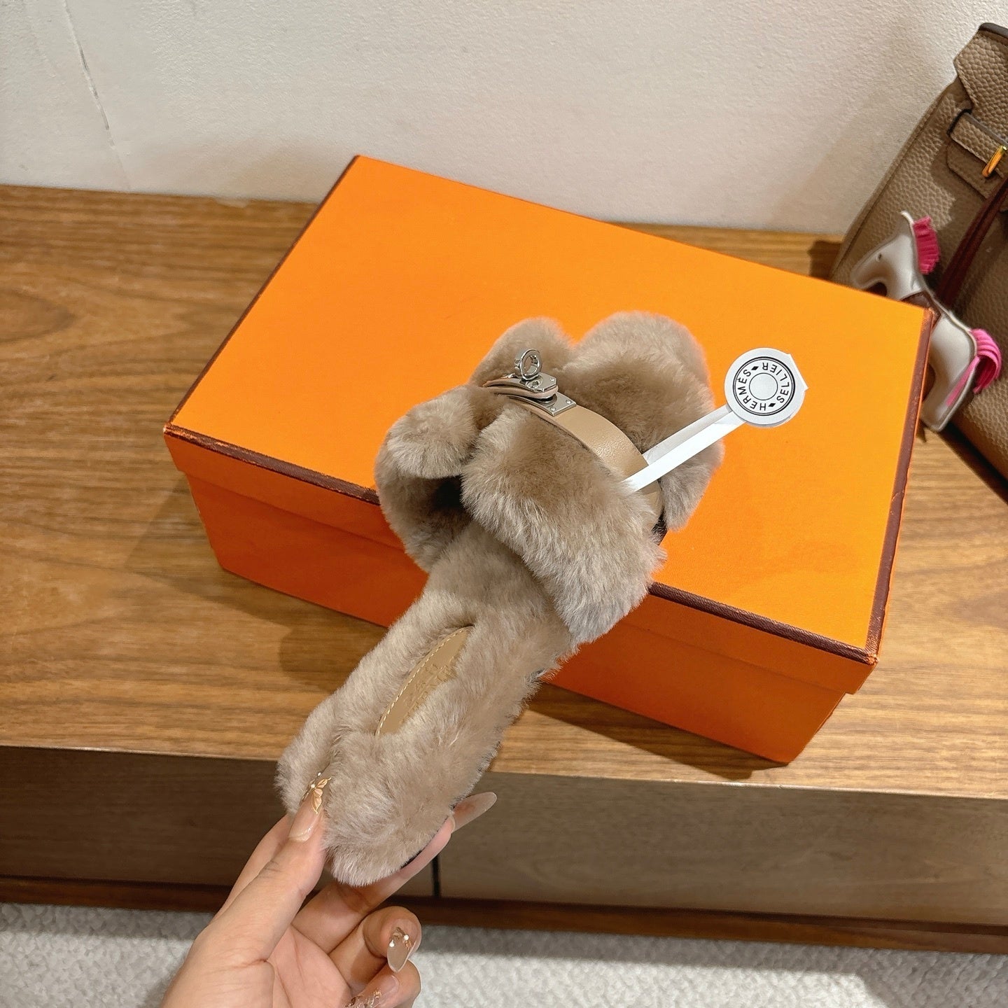 BEIGE FAUX FUR MULE SLIPPERS WITH METALLIC DETAIL