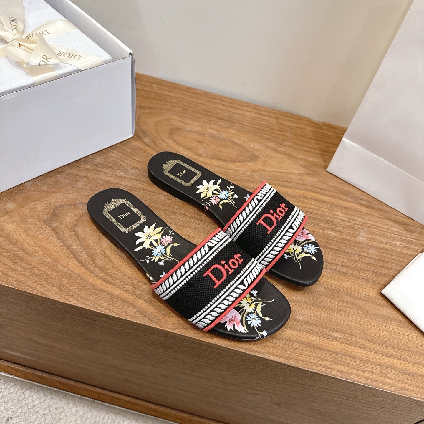 BLACK FLORAL LOGO STRAP SLIDE SANDALS