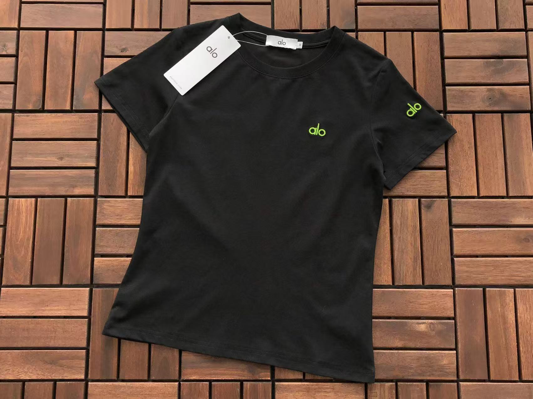 CLASSIC FIT T-SHIRT
